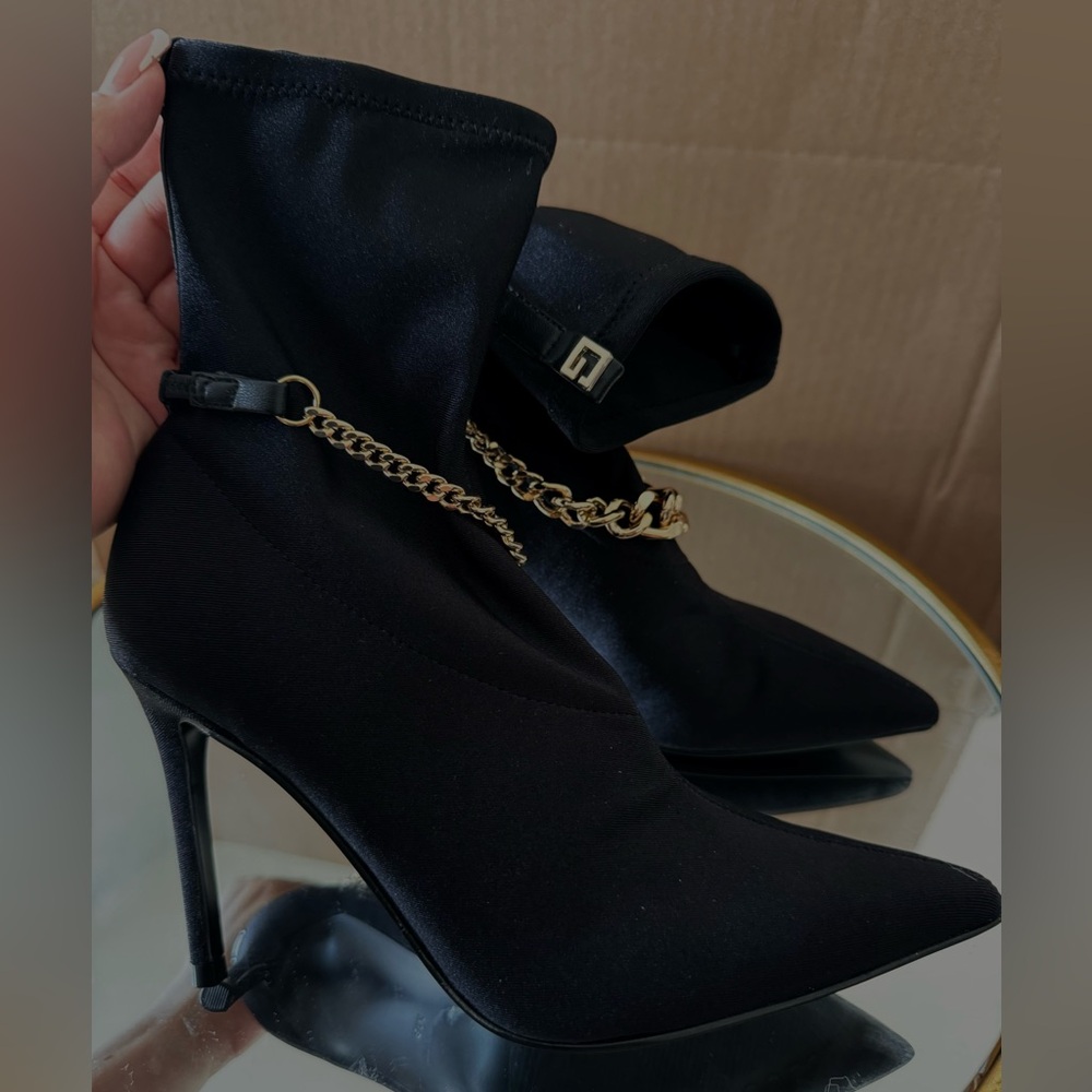 Guess Womens Forsta Satin Pointed Toe Ankle Boots